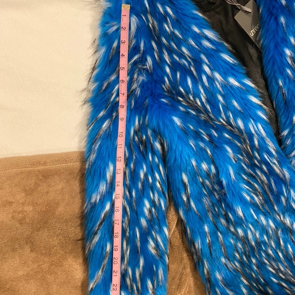 !Warm & Chic Faux Fur Coat Chic in Blue Small - Picture 4 of 15